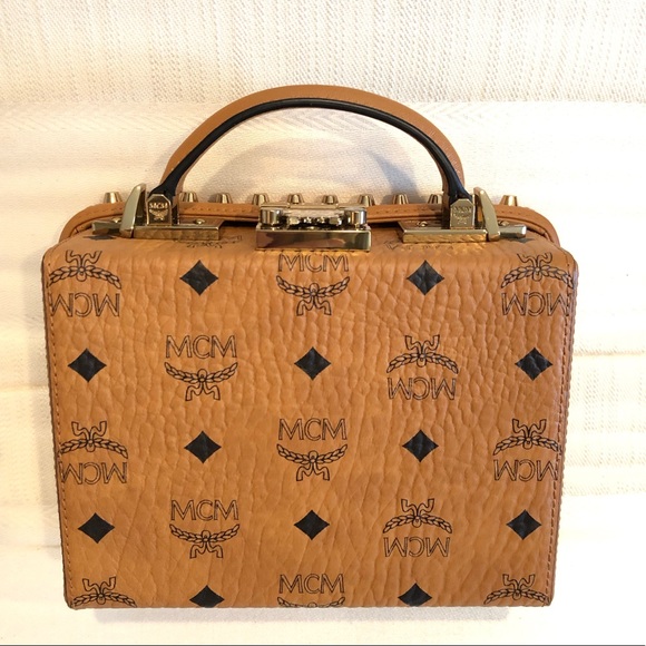 🎉2X HP🎉PRICE⬇️MCM Visetos Studded Berlin Box Bag - Picture 8 of 16
